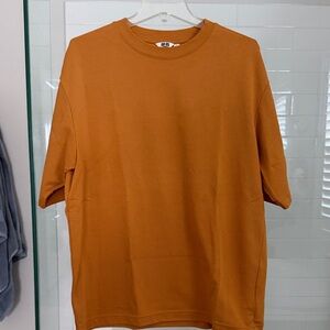 Uniqlo Men's Burnt Orange Short Sleeve Tee